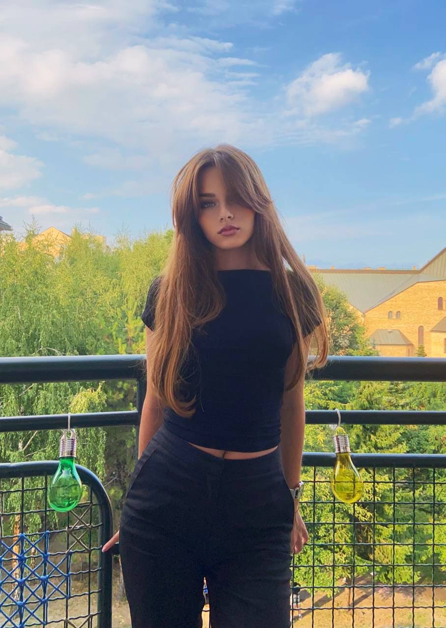 LOLIPOP Single, a 19-year-old Scorpio from Kiev