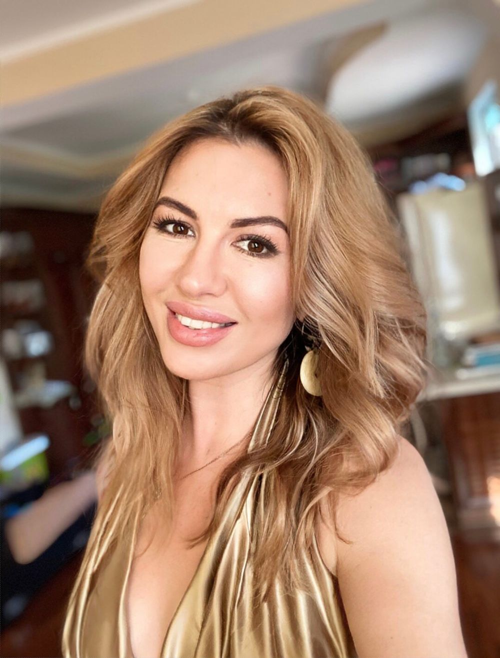 Darya Single, a 43-year-old Pisces from Kiev