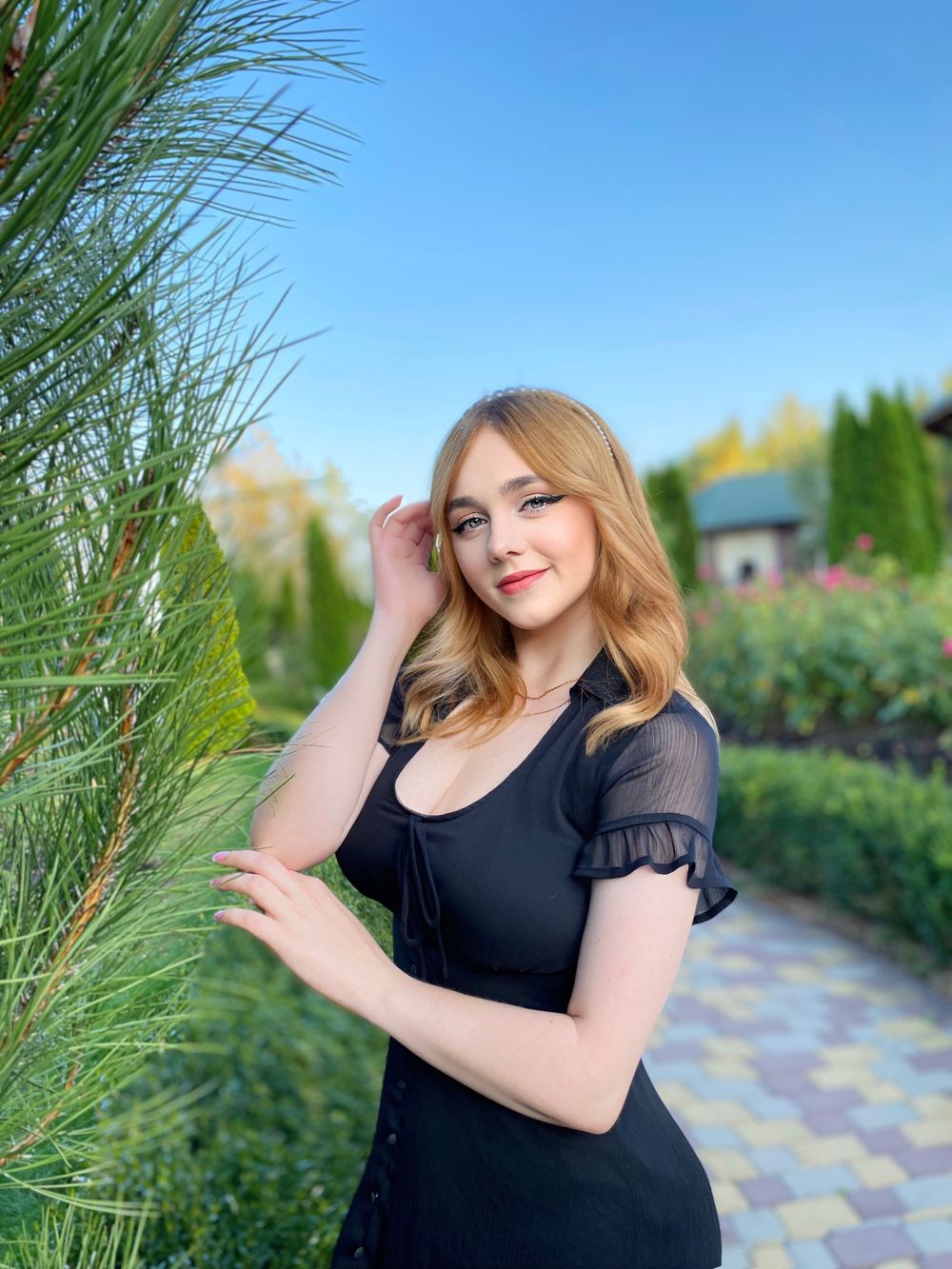 Dream Doll Single, a 19-year-old Gemini from Cherkassy